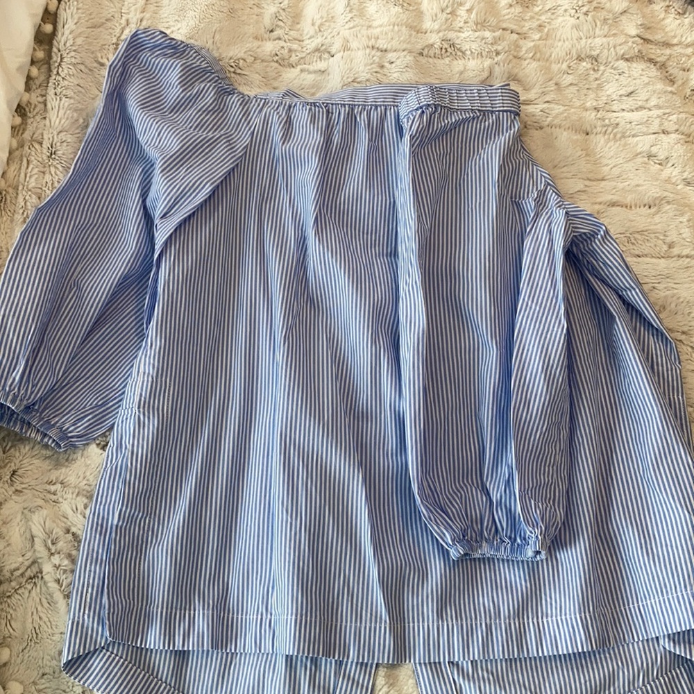 Crown and Ivey stripped off the shoulder top